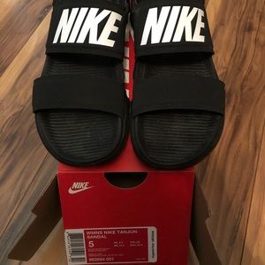 NIKE tanjun sandals black size 5